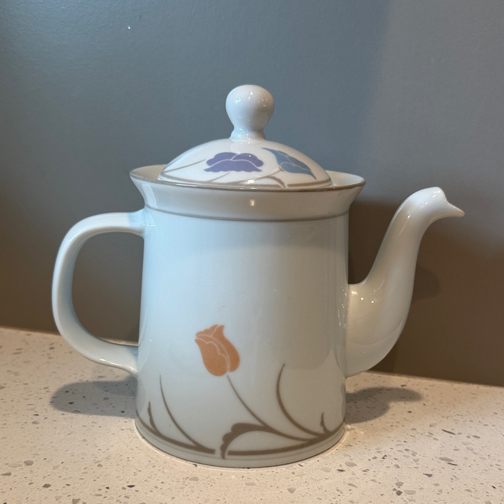 Dansk Tivoli Belles Fleur teapot